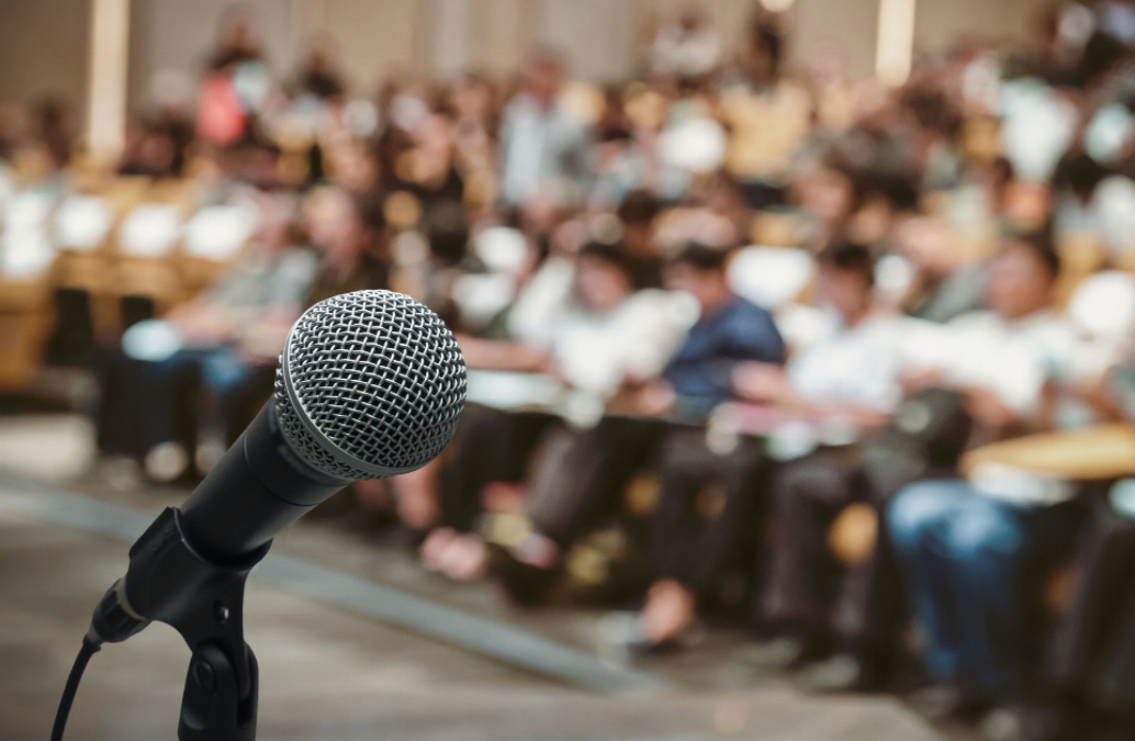 Pourquoi devriez-vous organiser une conférence ?